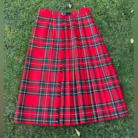 NWOT O'Neil of Dublin Royal Stewart kilt with Rampant Lion kilt pin - US size 10 - Picture 4 of 6